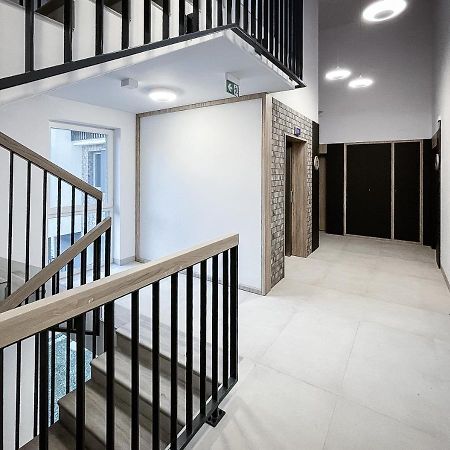 Apartament Sloneczny Kamienica Grochow With Free Parking Varsovia Exterior foto